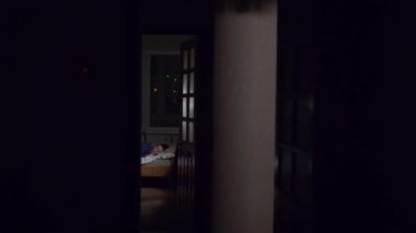 Kız evinde gece uyku