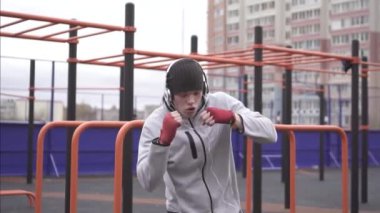 Bir spor sokak Bahçesi, yavaş mo onun yüz Boks tarihinde eğitim maskeli adam