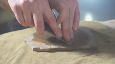 Ahşap üzerine çalışmak için aracı yakından marangozlar keskinleştirme