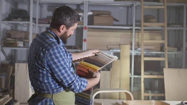 mobilya yapımında kumaş renk paletinin bir sakal Kraftman acımasız adam seçer