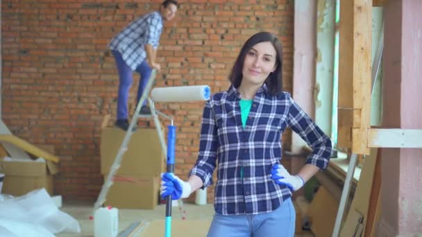 Portrait of a couple man and woman make repairs in the house — Stock Video