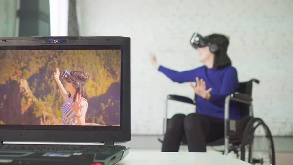 bir tekerlekli sandalye kullanıcısı için sanal gerçeklik