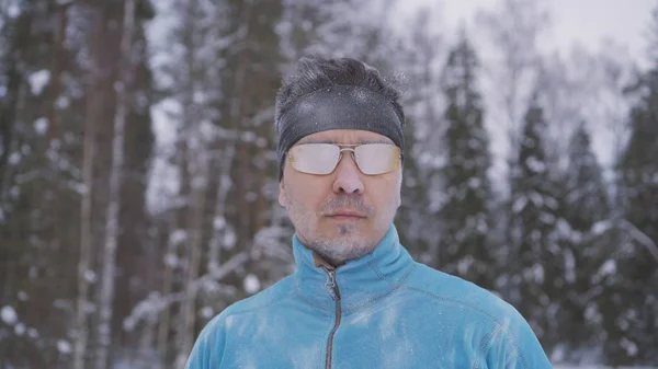 spor sporcu adam, kış, soğuk bir süre, kış sporları çalışan bir atlet portresi dondurulmuş