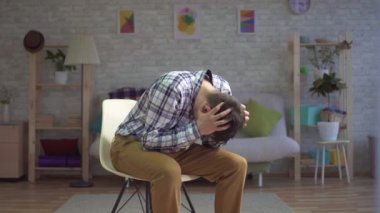 portre üzgün kırık adam ve karısı