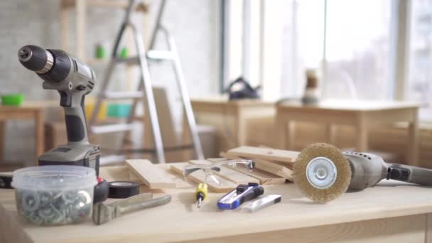 桌子上的木匠手工具 — 图库视频影像