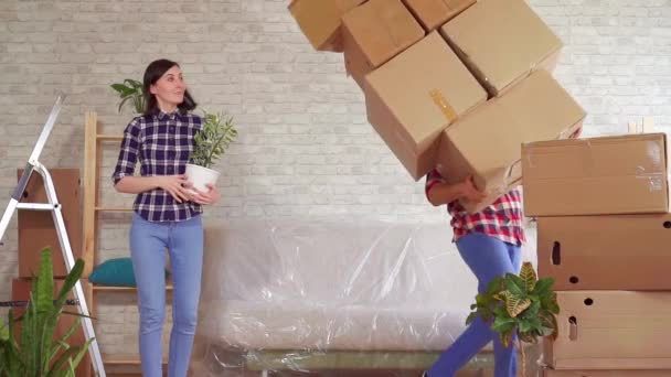 Fale man falls with boxes, problems when moving to a new apartment slow mo — Stock Video