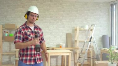 Kamera bakarak bir adam Oluşturucu portresi