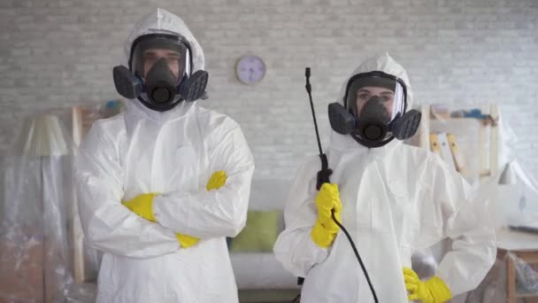 Male and female workers in the cleaning service or the exterminator posing at the camera — Stock Video