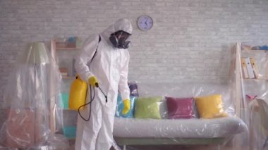 Yok edici yakın yukarı bir sprey ile Oda temizliği