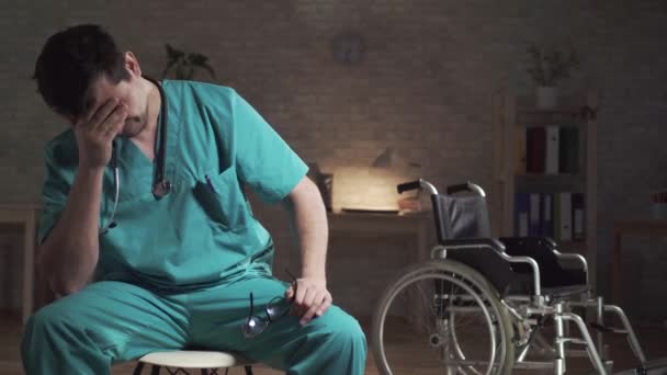 Elképzelése az orvosi hiba egy beteg haláláról — Stock videók