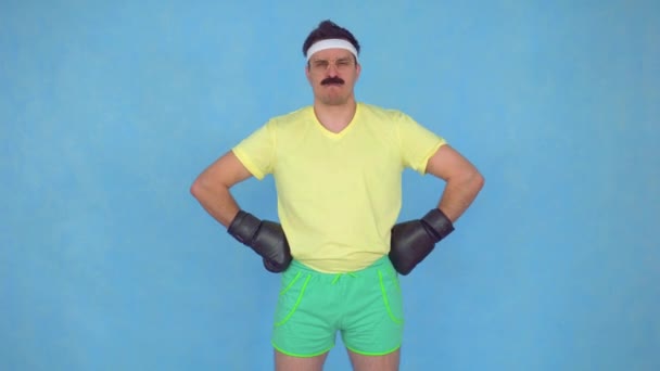 Serious man with a mustache from 80 x in Boxing gloves — Stock Video