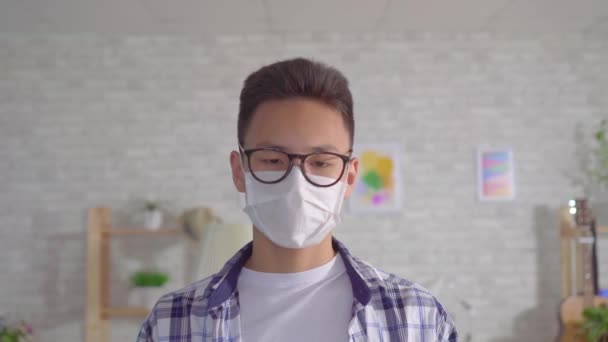 Young sian man in protective medical mask — Stock Video