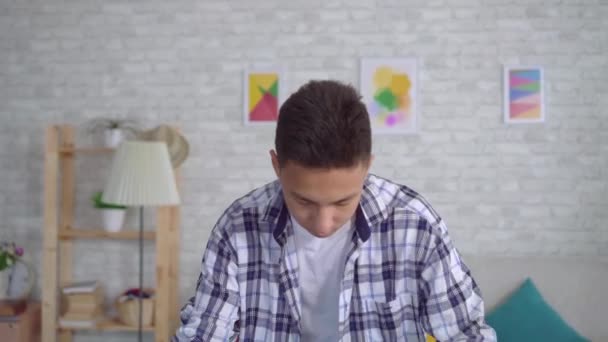 Young asian man ironing clothes on ironing board close up — Stock Footage Young asian man ironing clothes on ironing board close up Stock Video