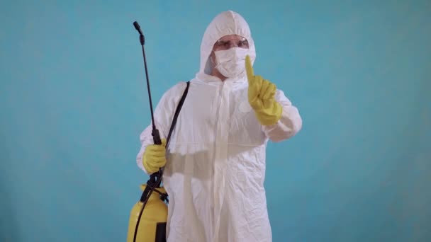 Pest control worker in overalls with spray showing denial — Stock Video