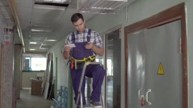 servis elemanı Endoskop Boreskop Muayene Kamera kullanır