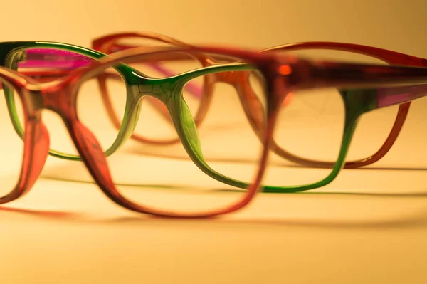 Glazen. Omrande brillen close-up achtergrond — Stockfoto