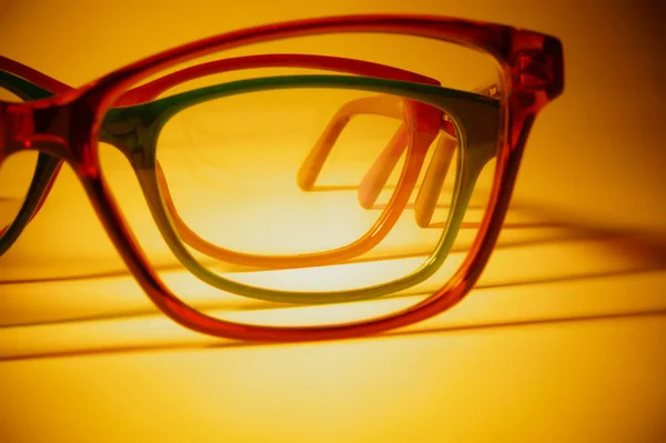 Glasögon. Rimmad glasögon närbild bakgrund — Stockfoto