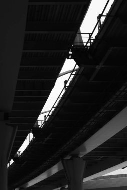 Köprü detayı siyah beyaz. mimari çizgiler. soyut arka plan