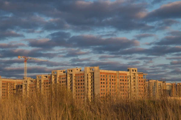 Paisaje urbano con fondo de construcción industrial — Foto de Stock