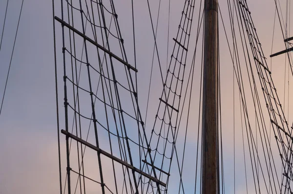旧船的桅杆 — 图库照片