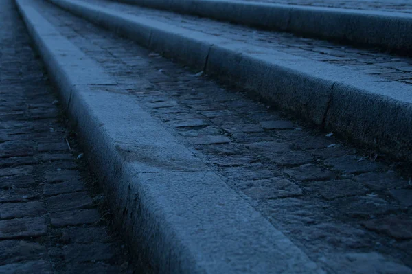 Asfalt bakgrund med trottoaren trappor — Stockfoto