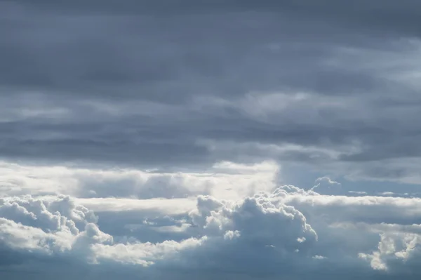 ドラマチックな空の背景。曇り空 — ストック写真