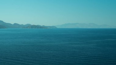 Dağlar ve adalar ile peyzaj. Seascape arka plan