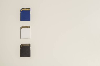 hafıza kartı beyaz arkaplanda izole edildi