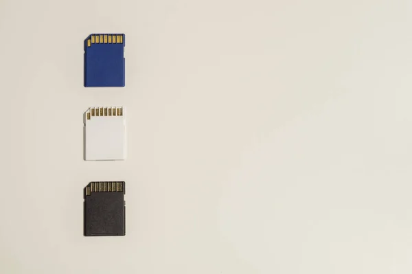 hafıza kartı beyaz arkaplanda izole edildi