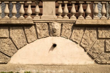 Korkuluk arka plan ile eski tuğla duvar. kare tuğla doku dan duvar