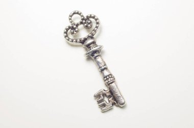 Vintage anahtar beyaz arka plan üzerinde izole. güvenlik konsepti