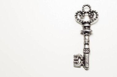 Vintage anahtar beyaz arka plan üzerinde izole. güvenlik konsepti