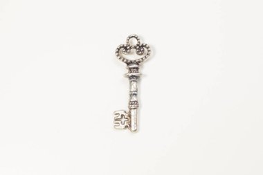 Vintage anahtar beyaz arka plan üzerinde izole. güvenlik konsepti