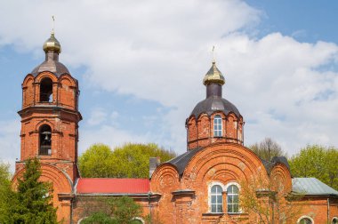 Haç ile güzel eski kilise kulesi