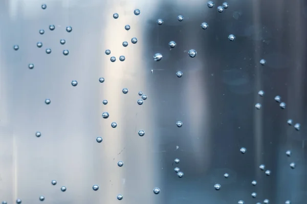 Burbujas de agua macro. burbujas en un recipiente. naturaleza telón de fondo — Foto de Stock