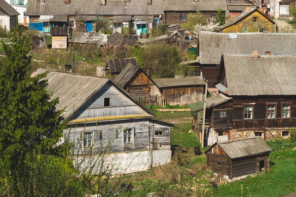 Venkovská krajina. venkovská vesnice s různými domy — Stock fotografie