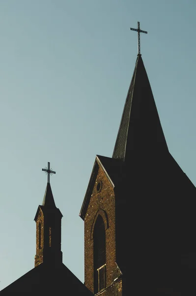 Kilise ve haç silueti