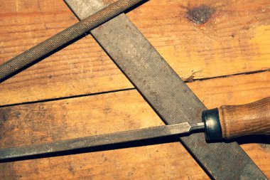 Yaşlı ahududu. farklı marangozluk dosyaları. çeşitli rendeler. ahşap işleme aracı. el aleti