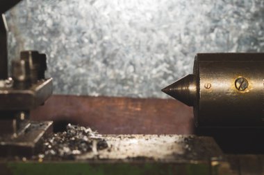 Eski torna. paslı makinenin detay. metal mekanizma. vintage metal işleme makinesi yakın. endüstriyel arka plan