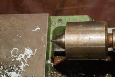 Eski torna. paslı makinenin detay. metal mekanizma. vintage metal işleme makinesi yakın. endüstriyel arka plan