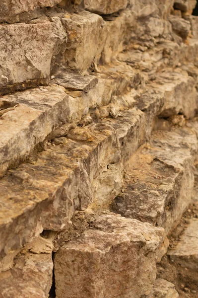 Muro de ladrillo rocoso. fondo de pared de piedra. textura grunge abstracta. vieja mampostería marrón — Foto de Stock