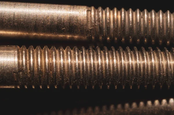 Çelik vidalar yakın. cıvata ipliği. bağlantı elemanları arka plan. çalışma aracı