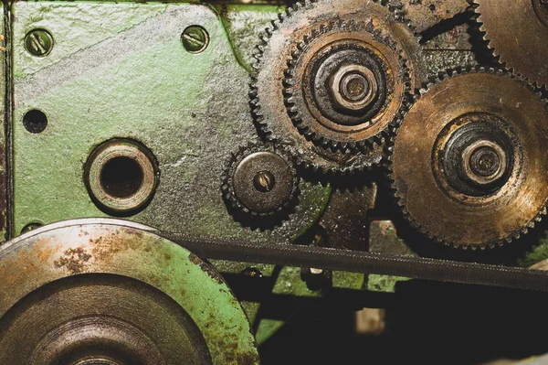 Ipari gépek fogaskeréke. a mechanizmus részletességét. a gépek régi fogaskerekei — Stock Fotó