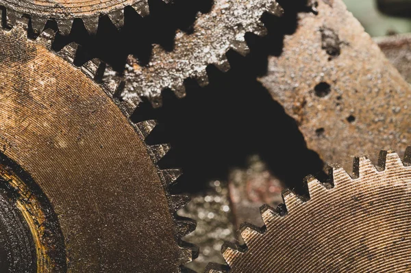 Getriebe von Industriemaschinen. Detail des Mechanismus. alte Zahnräder der Maschinen — Stockfoto