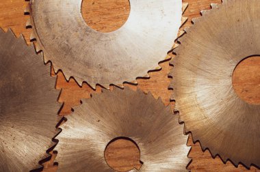 Dairesel testere. marangozluk aletleri. endüstriyel arka plan. kereste fabrikası ve testere ahşap ürünler için ekipman