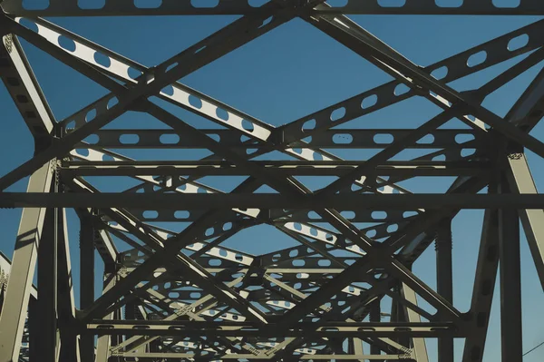 Eisenbahnbrücke Detail. Stahlbau abstrakter Hintergrund — Stockfoto