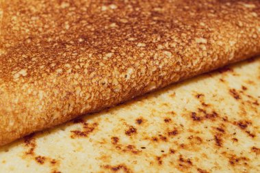 İnce krepler arka planı kapatır