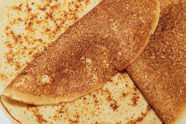 İnce krepler arka planı kapatır