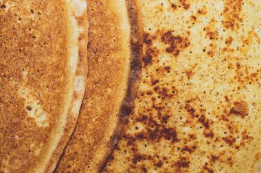 İnce krepler arka planı kapatır