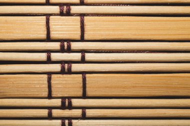 Bambu hasırı arkaplanı kapat. Ahşap zemin. Tahta sopalar birbirine bağlanmış.